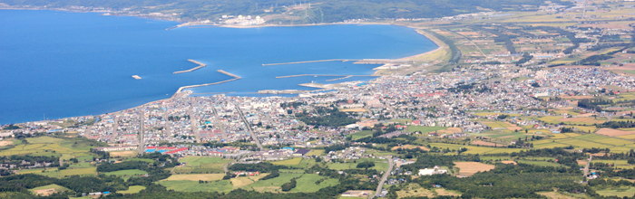 春の岩内港